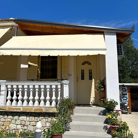 Andi 5* Zvernec